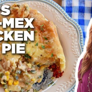 Ree Drummond's Tex-Mex Chicken Pot Pie | The Pioneer Woman | Food Network