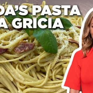 Giada De Laurentiis' Pasta alla Gricia | Giada’s Italian Weeknight Dinners | Food Network