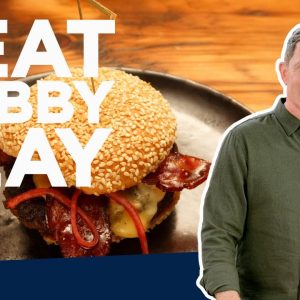 Bobby Flay Makes a Bacon Cheeseburger | Beat Bobby Flay | Food Network