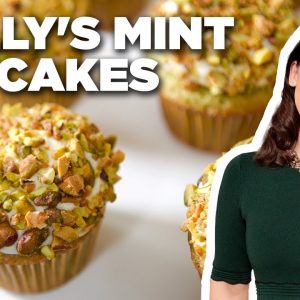 Molly Yeh's Mint Cupcakes with Cream Cheese Frosting | Girl Meets Farm | Food Network