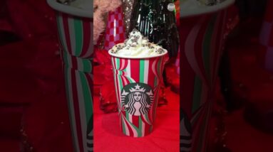 We got the first look at Starbucks’ holiday menu 🌲☕